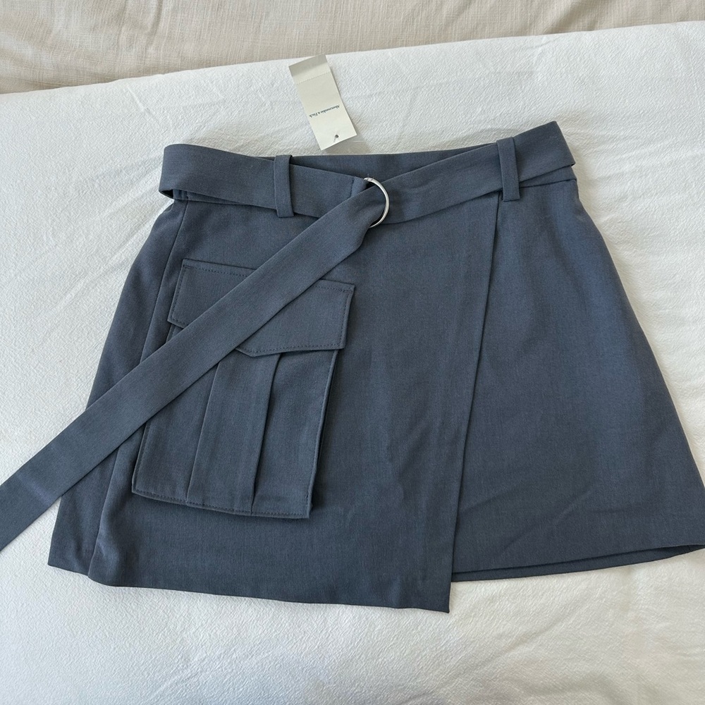 ABERCROMBIE AND FITCH GREY MINI SKORT